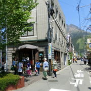 由布岳の麓にある“湯の坪街道”