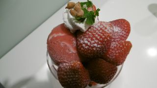 ひのしずく苺のパフェ