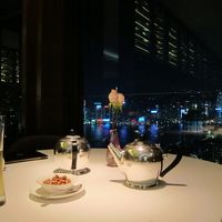 ホテルのレストランの眺望味は最高。（値段は高い）