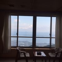 窓から見える琵琶湖の風景です