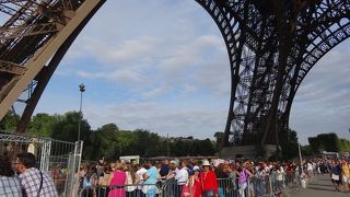 とにかく観光客が多い。