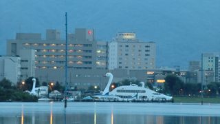 御神渡りと花火で有名な湖