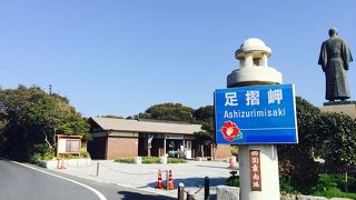 展望台から海と灯台が見渡せます