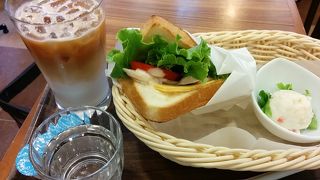 眺めの良いこじんまりカフェ