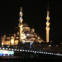 夜のイェニ・ジャミイ