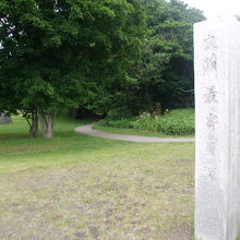 こんな立派な石碑も建っています