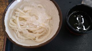 冷やしうどんが美味しいです。