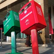 台風の置き土産。　萌える「微笑萌郵筒（歪腰ポスト）」は新しい観光スポット