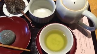 落ち着いた雰囲気のカフェ