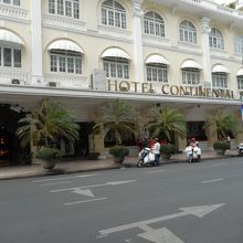 ホテルコンチネンタルサイゴンの前