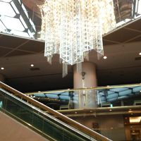 正面入口入ってすぐのシャンデリア