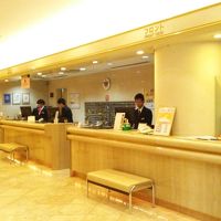 フロントは1階奥