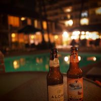 このプールサイドの雰囲気最高です。