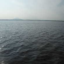 海上の利尻富士と見紛う程の雄大な景観が広がります