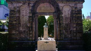 若きザビエル氏の銅像