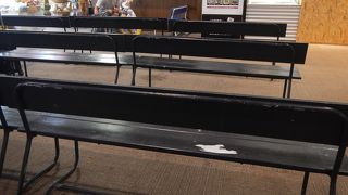 【2015年8月】驚愕のローコストターミナル　プラスチックのベンチが並べてあるだけの倉庫です