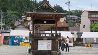 駐車場の前にはお土産が並んでいます。