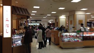 ＪＲ船橋駅と東武船橋駅に直結