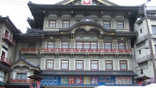 伝統の重みと堂々たる風格の南座