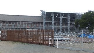 東繭倉庫と対になっています