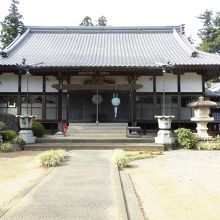 本堂は昭和61年11月改築竣工。