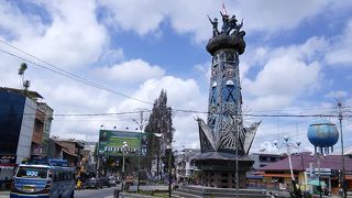 火山トレッキングが楽しめる高原の町