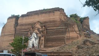巨大な仏塔（の基壇）