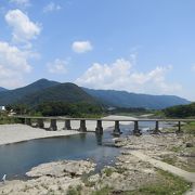 横倉山を望む沈下橋
