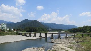 横倉山を望む沈下橋