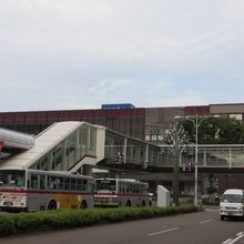 長岡駅前のバスターミナル