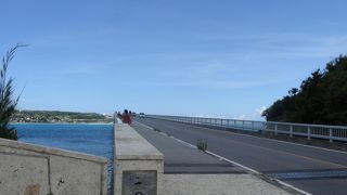 橋からみえる海がキレイです