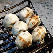 囲炉裏で焼き立て！焼きおやきが絶品