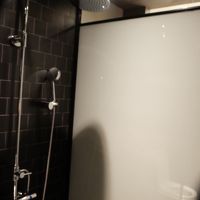 初日の排水溝詰まりはすぐ対応。快適でした。