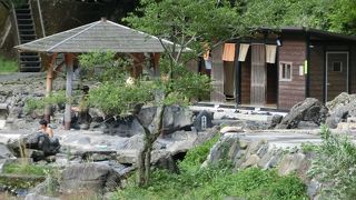 露天風呂の西の横砂