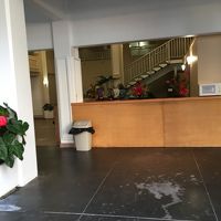 フロントは開放的な外