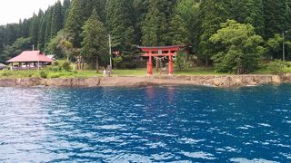 湖の神社