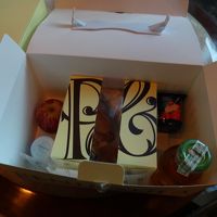 朝食BOX（サンドウィッチ、ジュース、ヨーグルト、リンゴなど