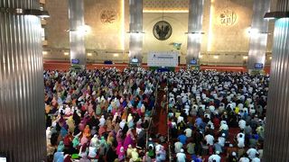 二〇〇〇〇〇人が集まることもあるとか・・・