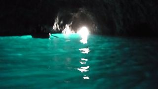 青の洞窟は碧くて神秘的