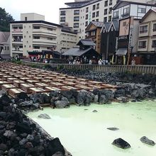 草津温泉のシンボルです