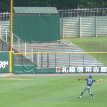 両翼は98ｍです