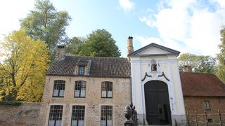 中庭は無料で見学ができます