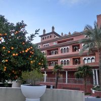 車寄せのあるホテル正面の眺め