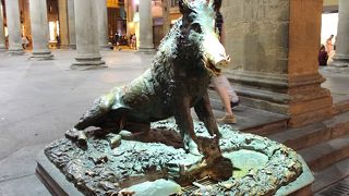 夜になると昼間の賑わいが嘘のようです