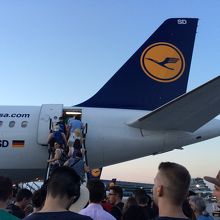 フランクフルトからバルセロナ行きの搭乗はなぜか全員後ろから…