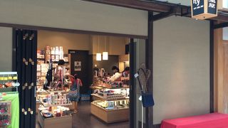 小さいお店に日本らしさが詰まっています