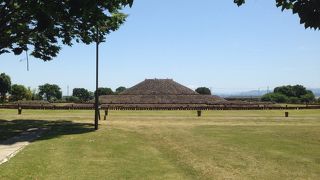 巨大な前方後円墳