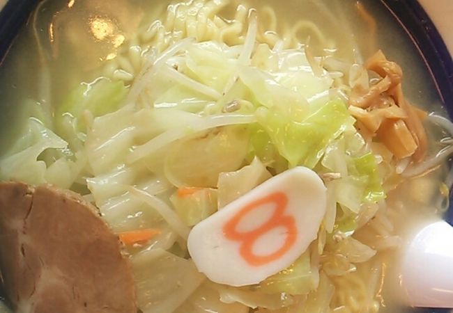 砺波インター近くの国道156号沿いと立地はよいが、平日でも行列あり