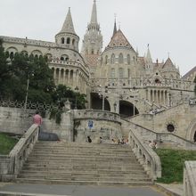 漁夫の砦の下からの眺め