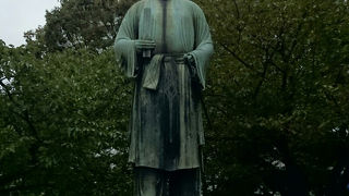 大手濠緑地にある銅像